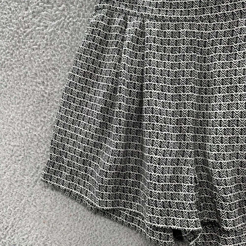 H&M Shorts Women's 8 Black & White Aztec Print Wide Leg Casual Shorts Size‎ 8
